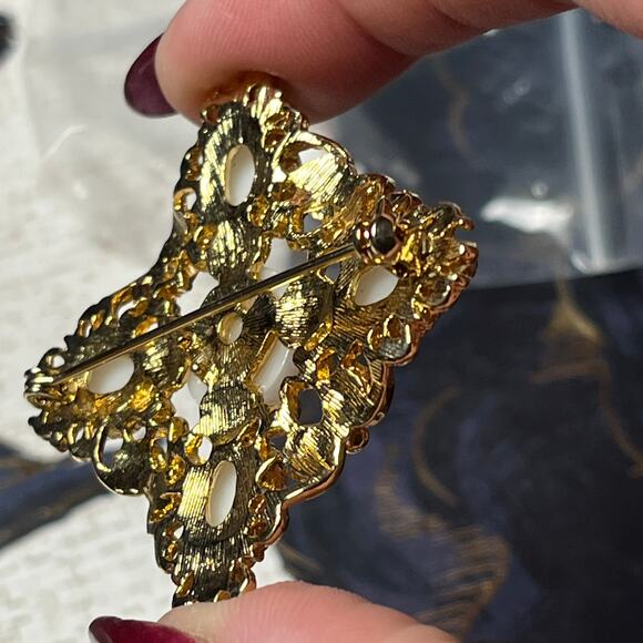 Vintage Regal Gold Tone Brooch with Faux Pearls - Picture 4 of 6